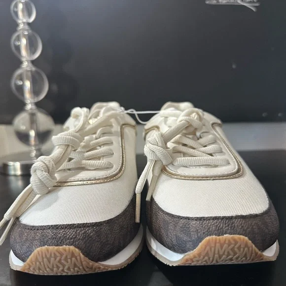 🆕Michael Kors Sneakers - Picture 4 of 13